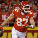 Kelce Takes One Year Contract to Stick with Chiefs